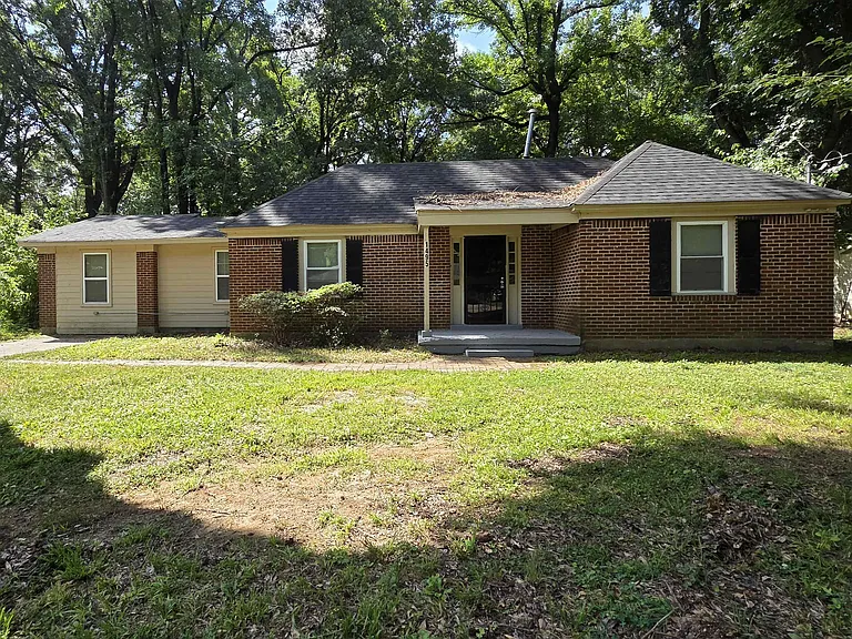 1495 Alta Vista Ave — Photo 1