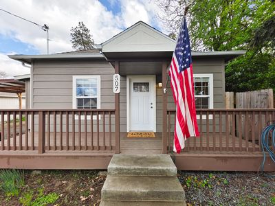 507 W 5th St, Phoenix, OR, 97535