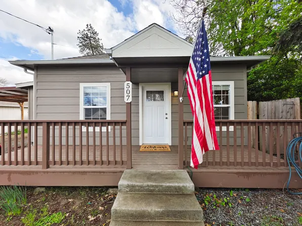507 W 5th St, Phoenix, OR 97535