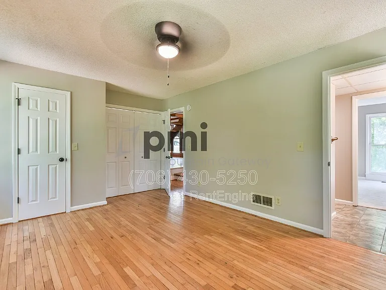 135 Beacon Hill Dr — Photo 18