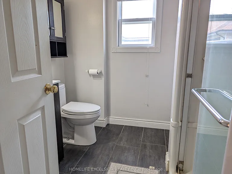 1478 Simcoe St N — Photo 12