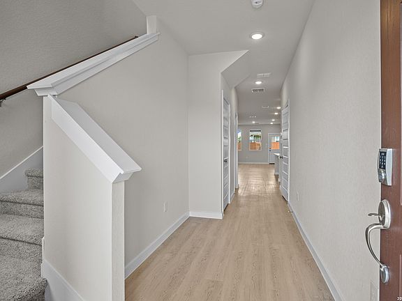 2nd image of 5627 Franklin Hills