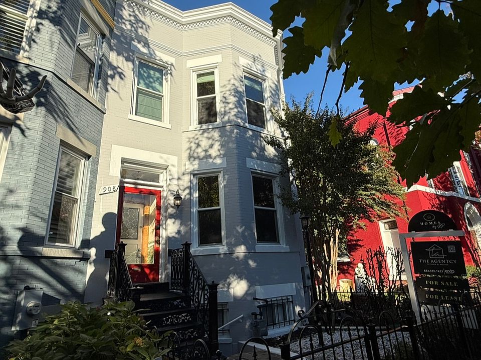1st image of 908 11th ST NE