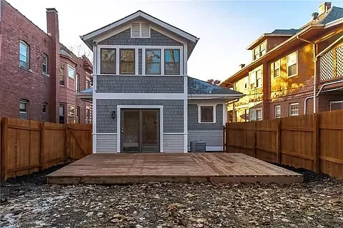 3535 Jefferson St — Photo 2