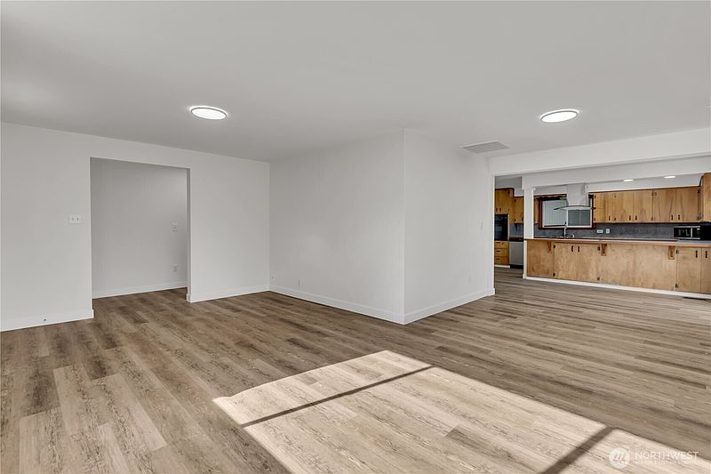 4th image of 206 Silver Lane SE