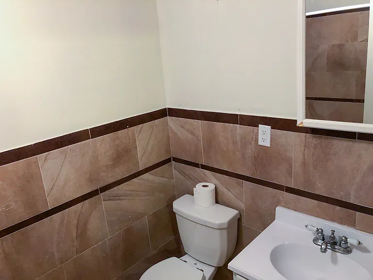 122 Combs Ave #2 — Photo 8