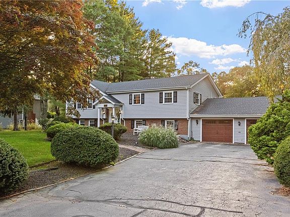2nd image of 22 Gilbert Stuart Dr