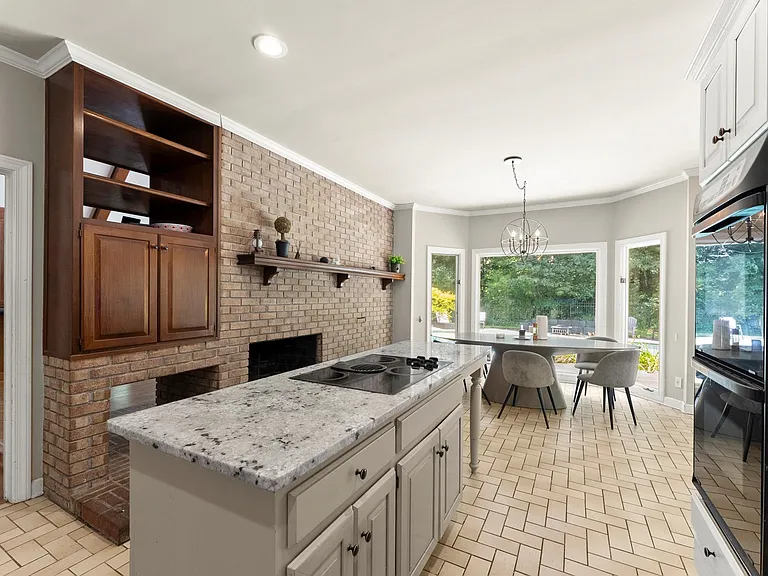 5785 Northside Dr — Photo 20