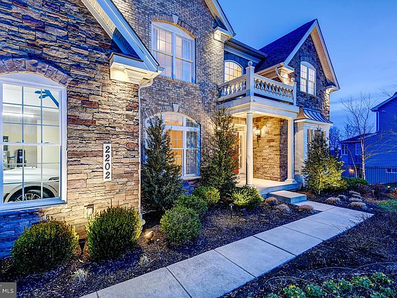 5th image of 2202 Cedar Knoll Ct