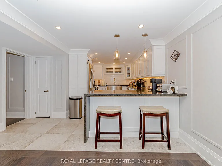 326 Slade Cres #LOWER — Photo 4