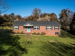 1068 16th Ave NW, Hickory, NC 28601