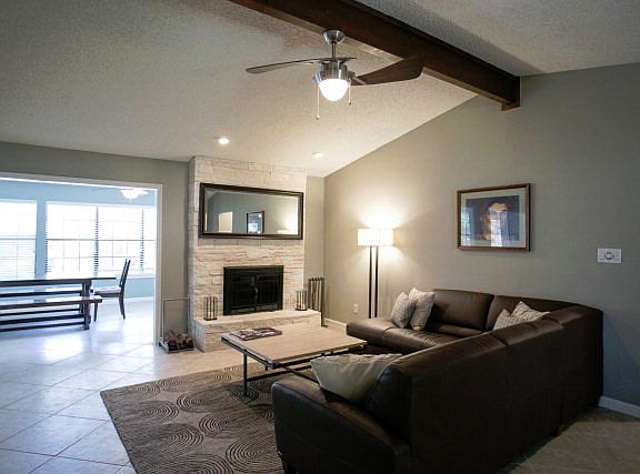 5th image of 324 Live Oak Dr