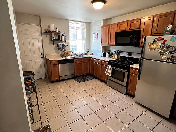 5th image of 136 N Curley St #1