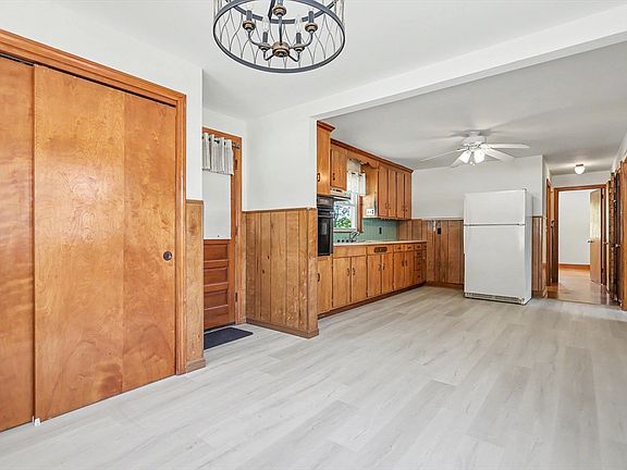 4th image of 58 Clayton Ave