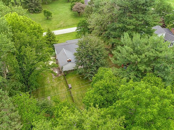 2nd image of 450 Knoll Dr