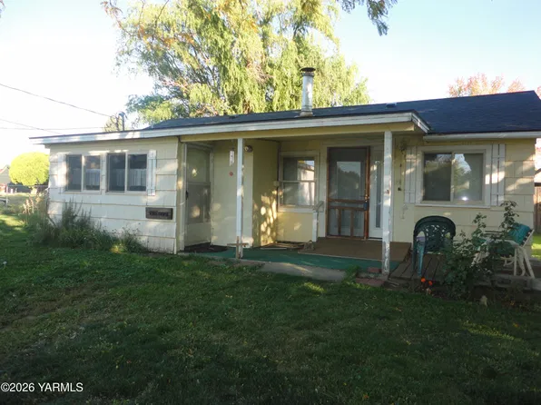 513 1/2 Newland Pl, Tieton, WA 98947
