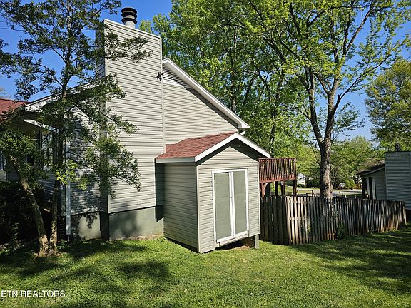 3rd image of 1701 Sedgewick Dr