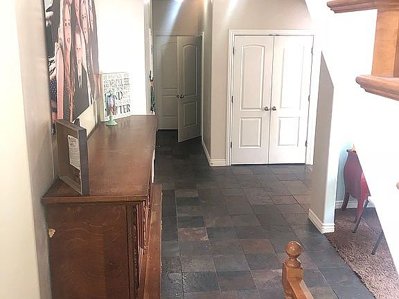 Hallway into familyroom