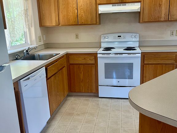 3rd image of 1245 NE 18th St