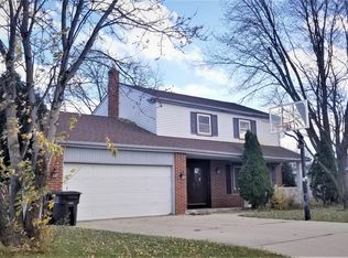 7104 S 47th Pl, Franklin, WI 53132