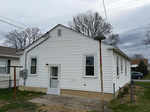 3rd image of 721 McKinley Ave W