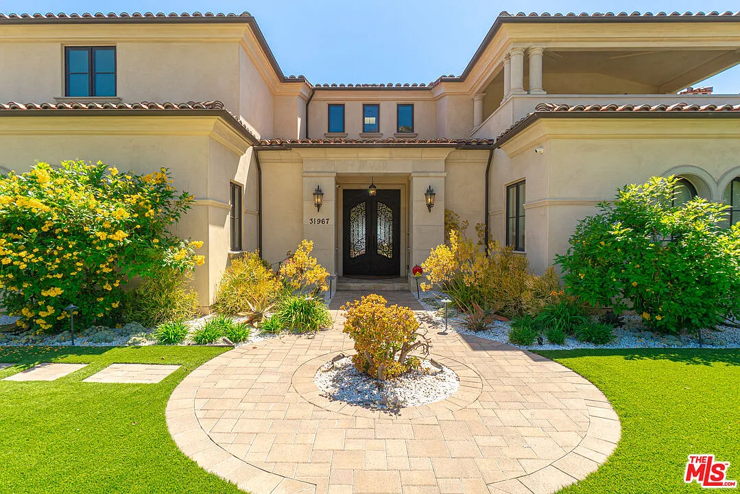 5 bed, 5.5 bath, 6068 sqft, $22,000 — Photo 3
