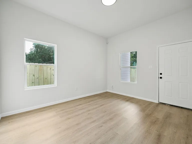 301 Cartersville St #B — Photo 22
