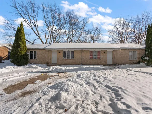 136 Meadows Cir #140, Crown Pt, IN 46307