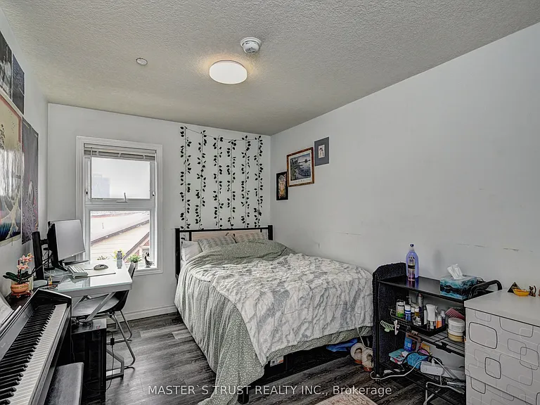 81 Columbia St W #12 — Photo 28