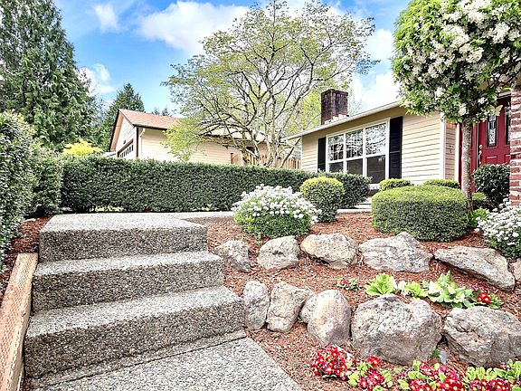 2nd image of 17010 NE 34th Pl