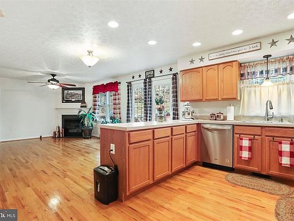 5th image of 76 Jennings Farm Ct
