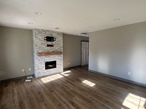 2nd image of 1160 Appleton Rd