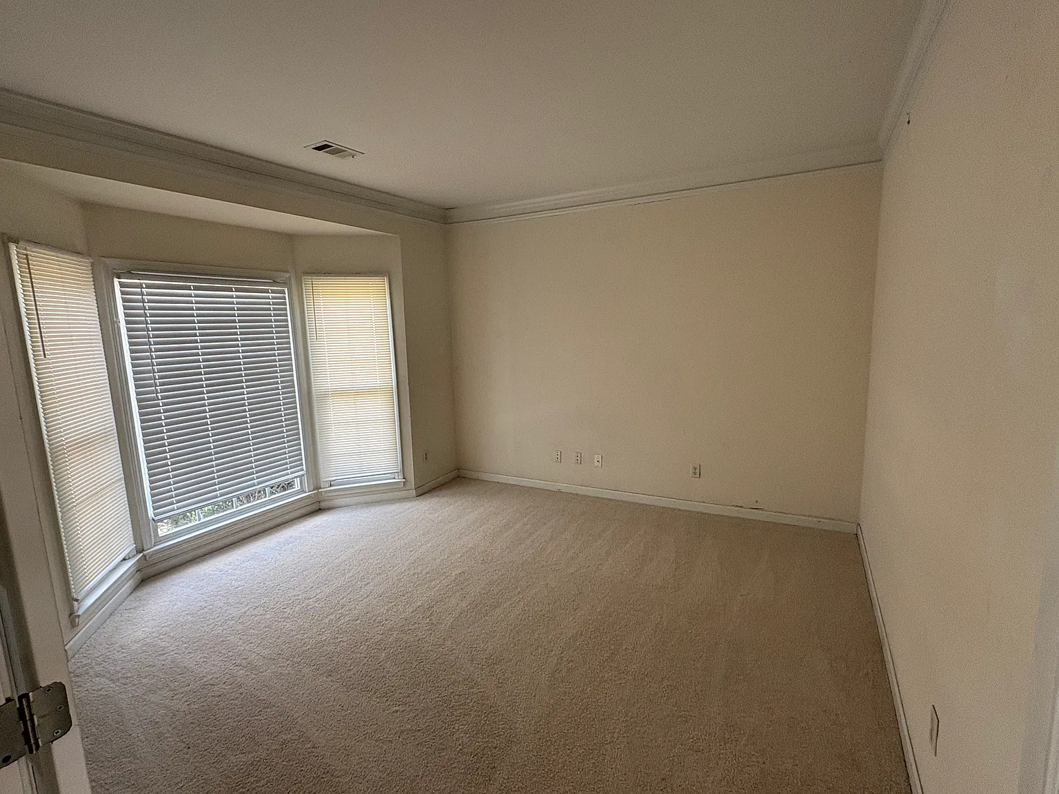 3 bed, 2.5 bath, 2461 sqft, $2,295 — Photo 4