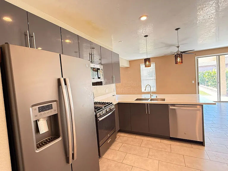 6425 W Desert Hollow Dr — Photo 8
