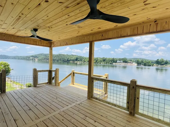 1109 River Front Dr, Clifton, TN 38425