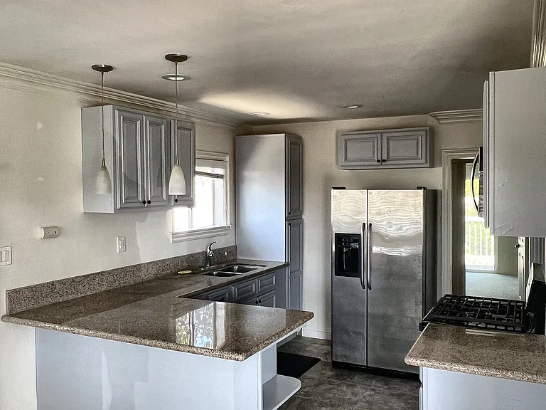 111 Minot Ave — Photo 2