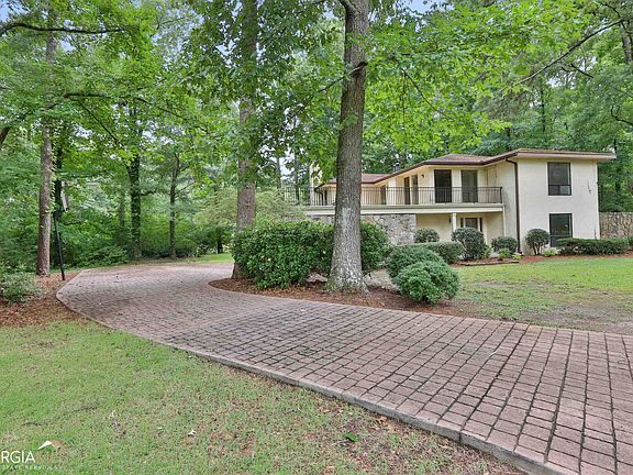 2nd image of 104 Stratford Ct