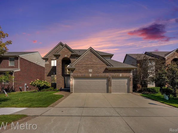 29590 Trailwood Dr, Warren, MI 48092