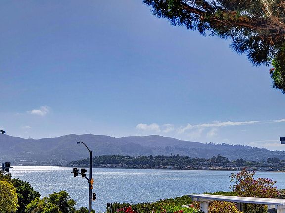 4th image of 547 Virginia Drive