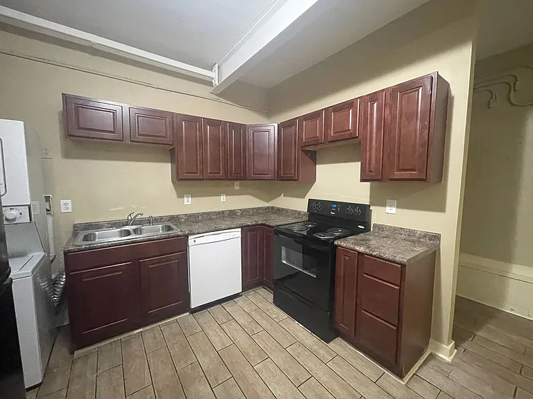 929 McAlway Rd #B — Photo 5