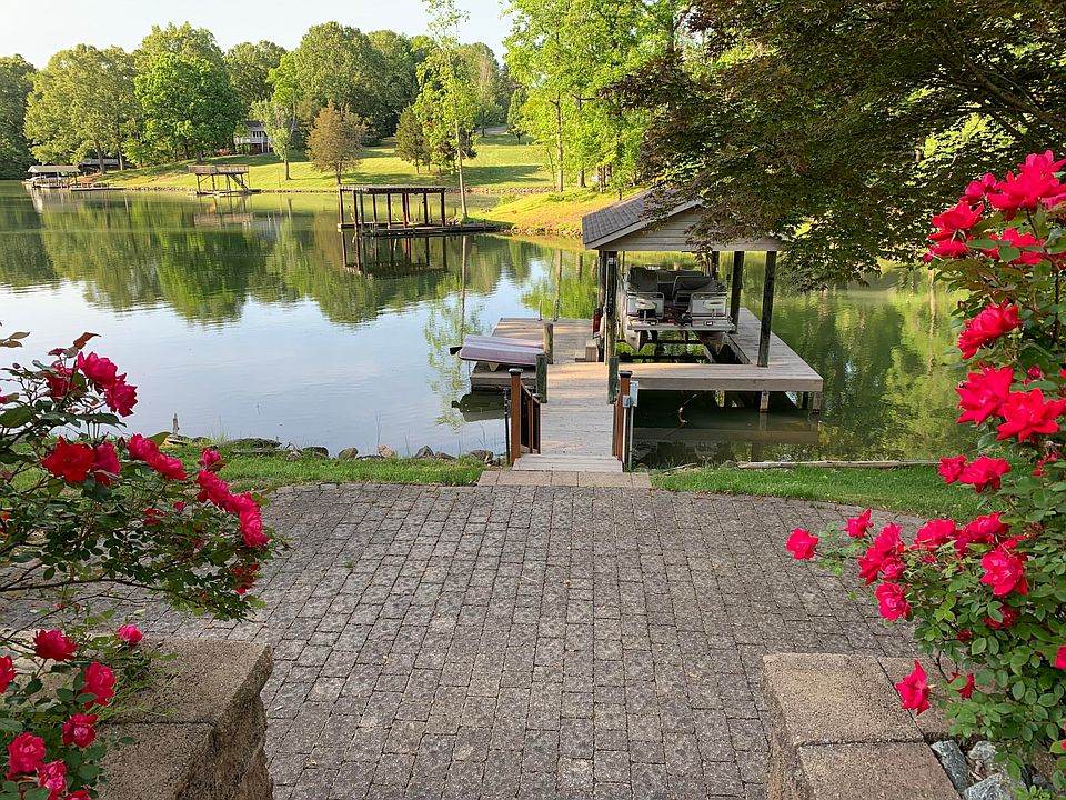 1st image of 762 Lake Park Dr
