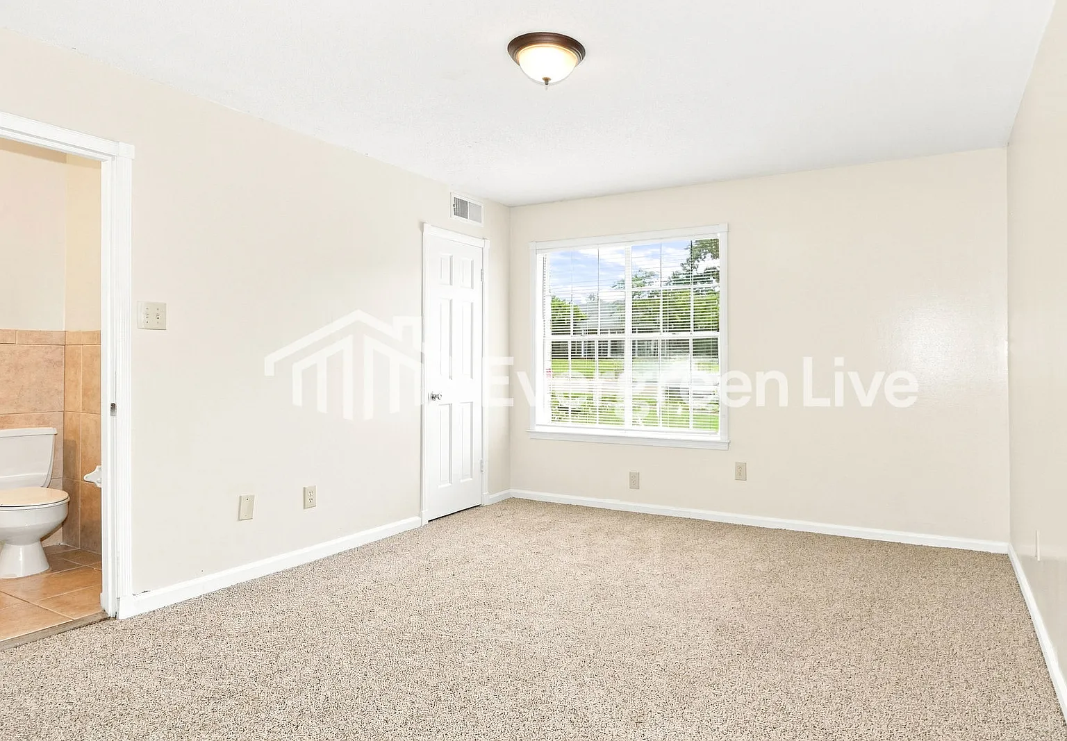 3 bed, 2.0 bath, 1801 sqft, $1,395 — Photo 4