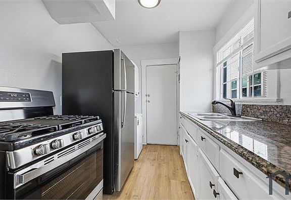 5th image of 2925 Van Buren Pl