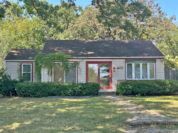 24214 N Forest Dr, Lake Zurich, IL 60047