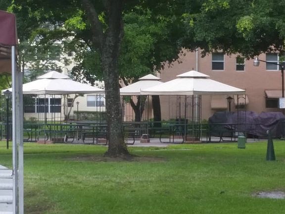 5th image of 2811 Somerset Dr APT 115