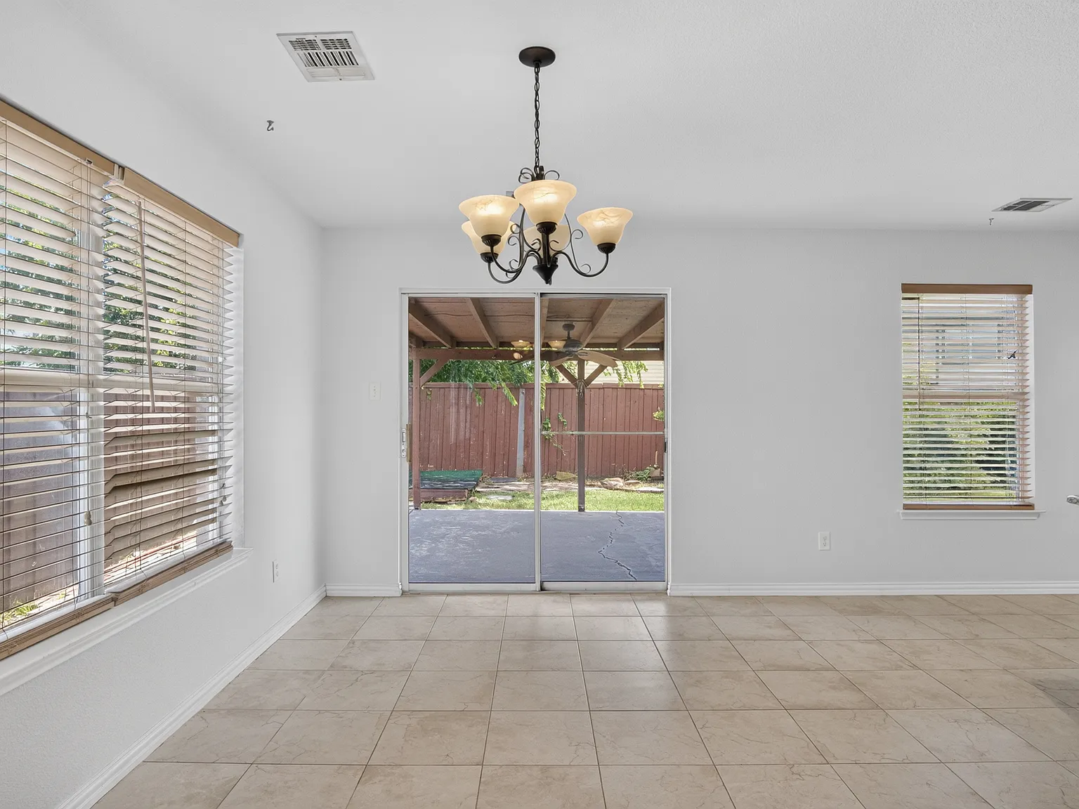 3 bed, 1764 sqft, $2,175 — Photo 2