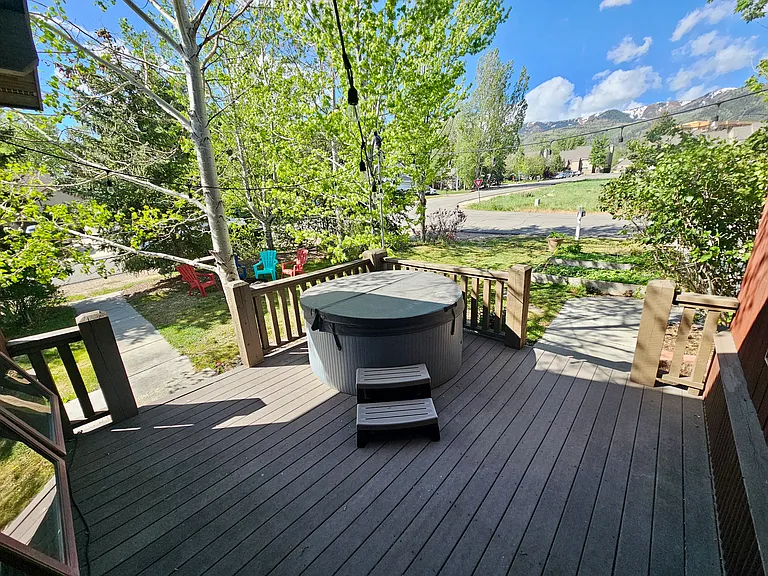 3866 Holiday Curve Dr — Photo 15