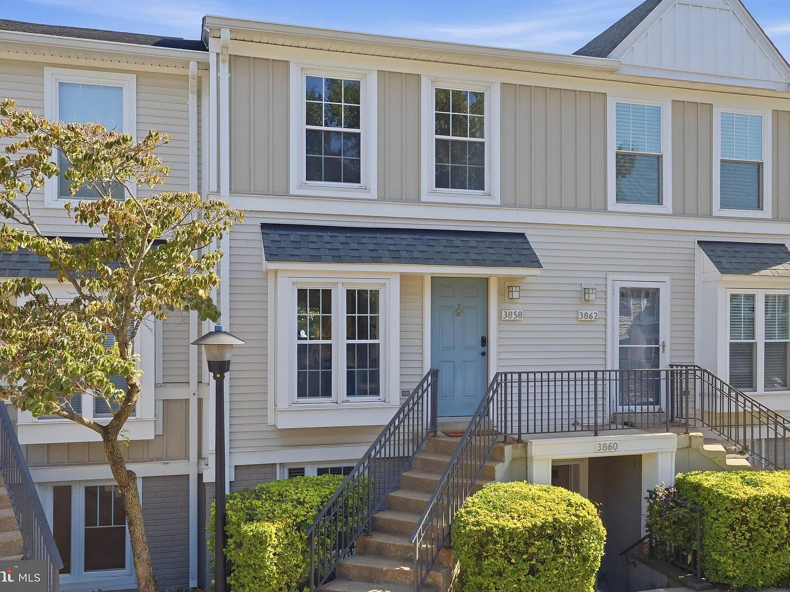 2 bed, 2.5 bath, 1088 sqft, $3,100 — Photo 2