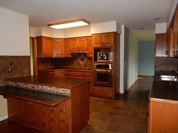 5th image of 407 Hawthorne Dr
