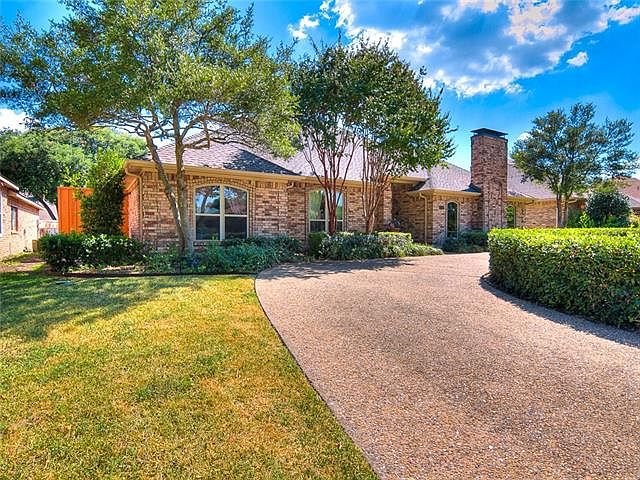 1st image of 2560 Honeysuckle Dr